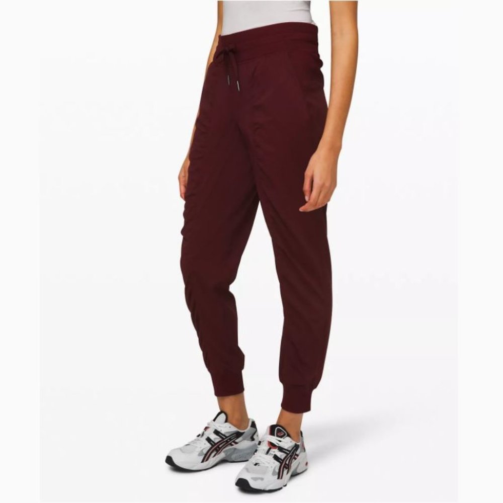 Lululemon Dance Studio Jogger Size 2 GARNET *NWT*